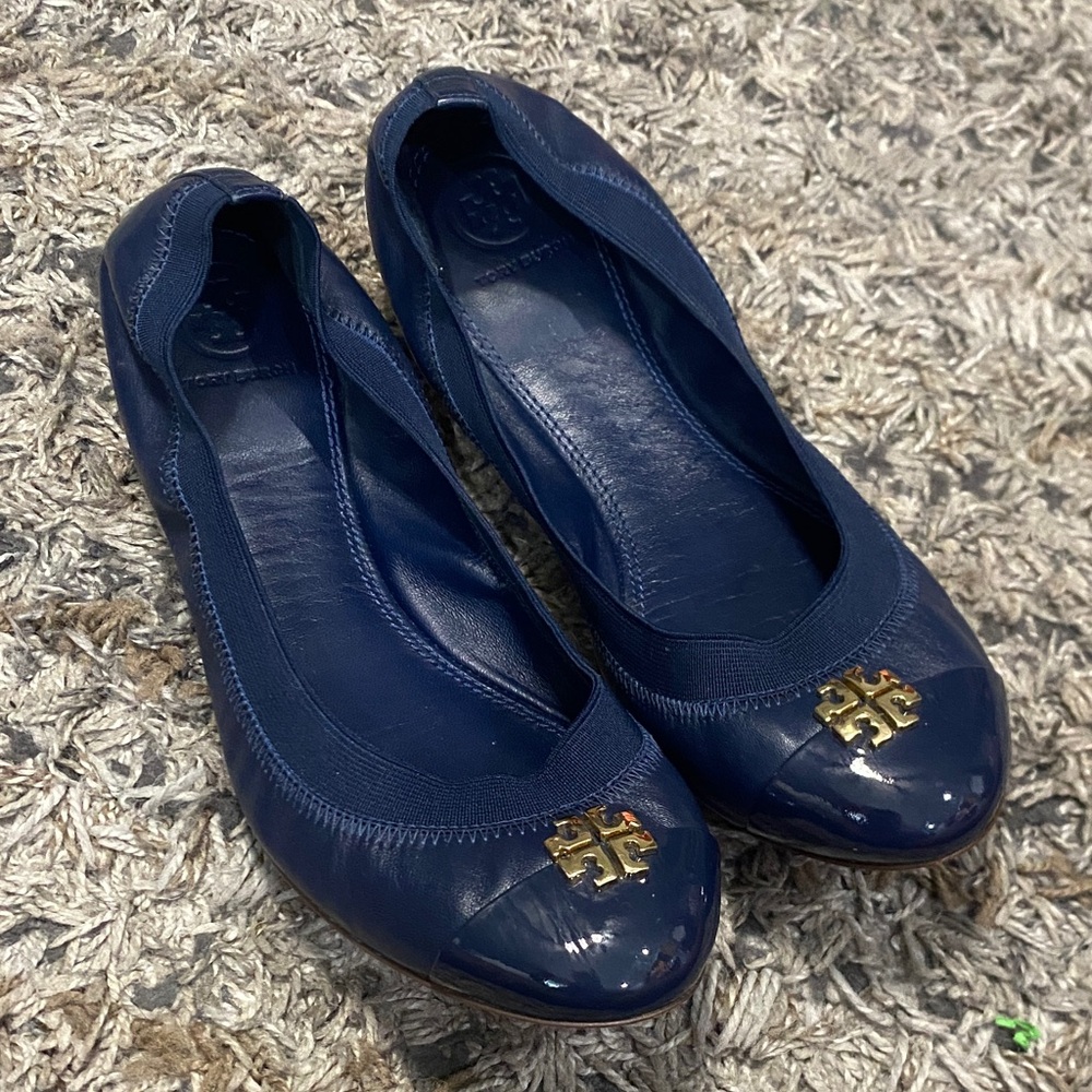 Tory Burch Deep Blue Flats with Gold Accent sz 9 great condition - Picture 1 of 11